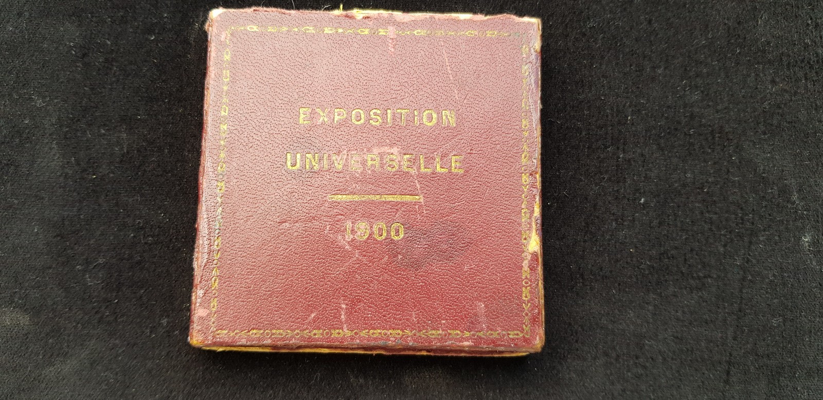 1900-as világkiállítás érem dobozában